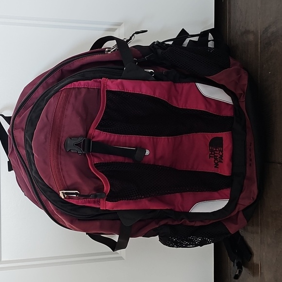 North Face Pink and Burgundy Recon Backpack - Picture 12 of 12